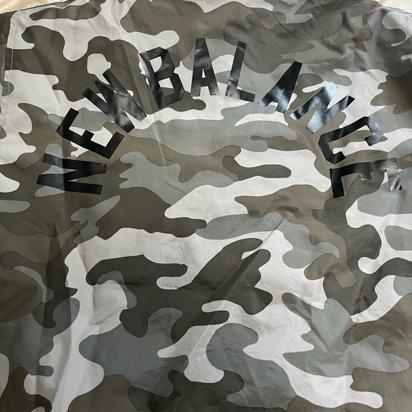 New Balance Camo Collared Windbreaker - Picture 6 of 6